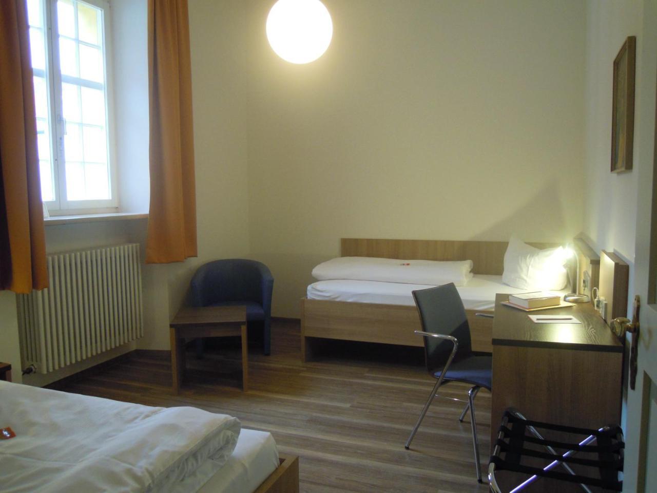 Hôtel Tagungshaus Im Kloster Neresheim Extérieur photo